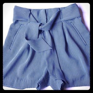 H&M NWT Navy and White Shorts Size 4